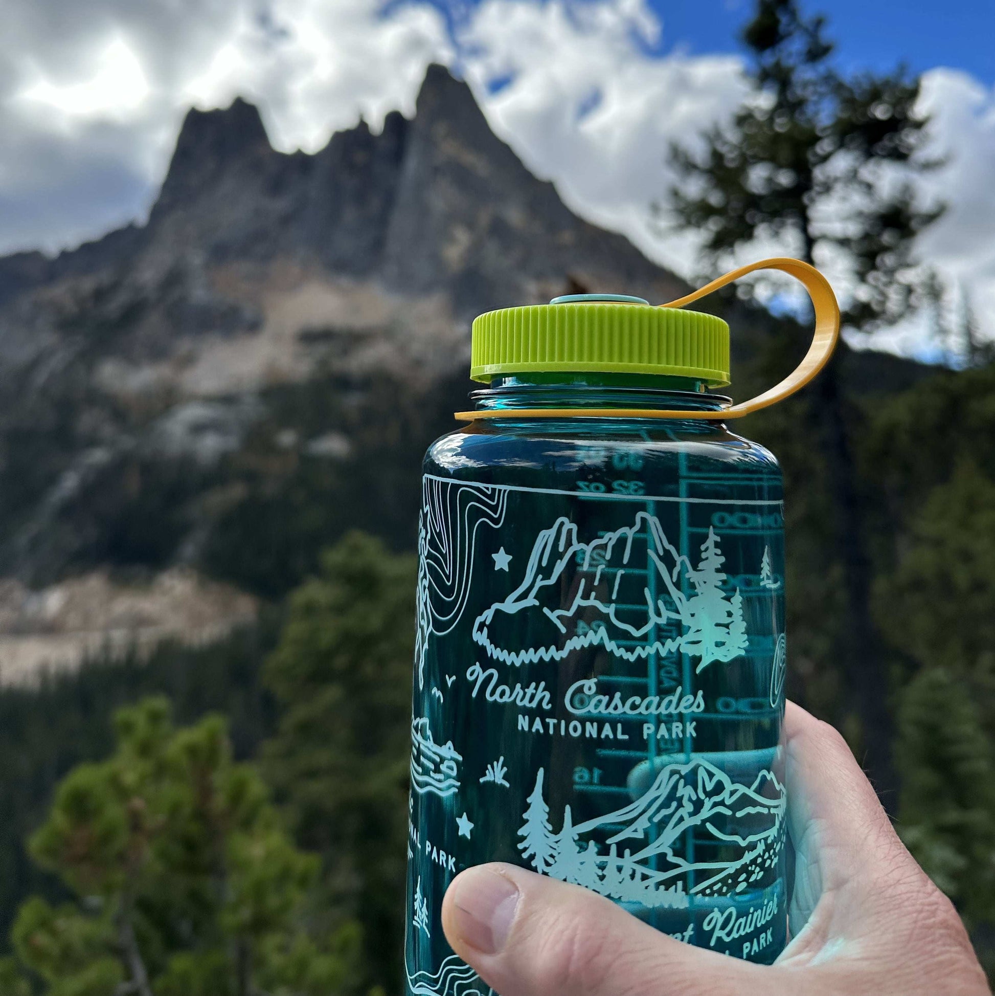 Washington National Parks Water Bottle - 32oz Rainier Watch