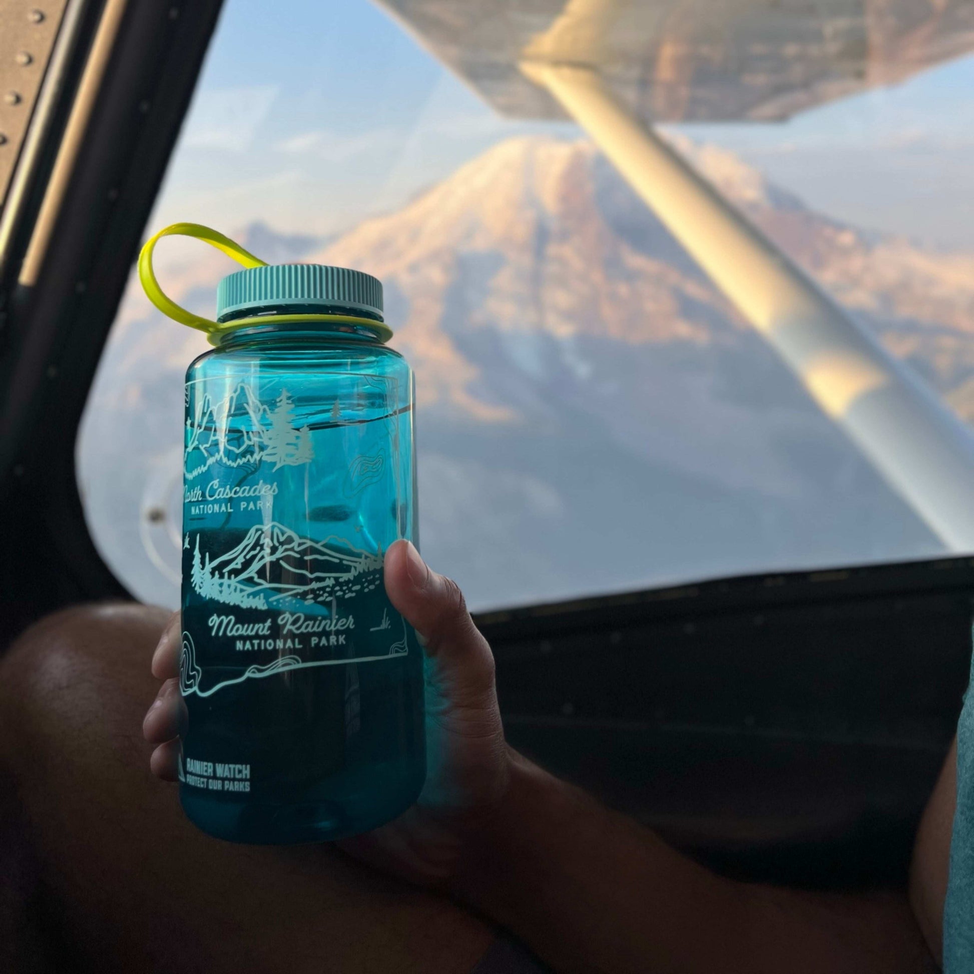 Washington National Parks Water Bottle - 32oz Rainier Watch