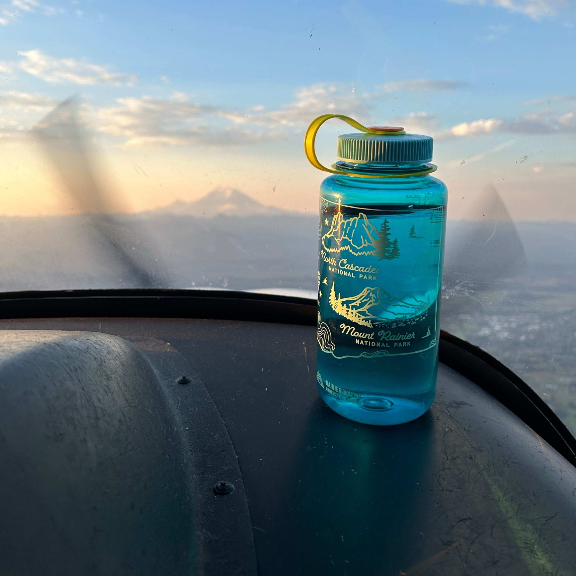 Washington National Parks Water Bottle - 32oz Rainier Watch