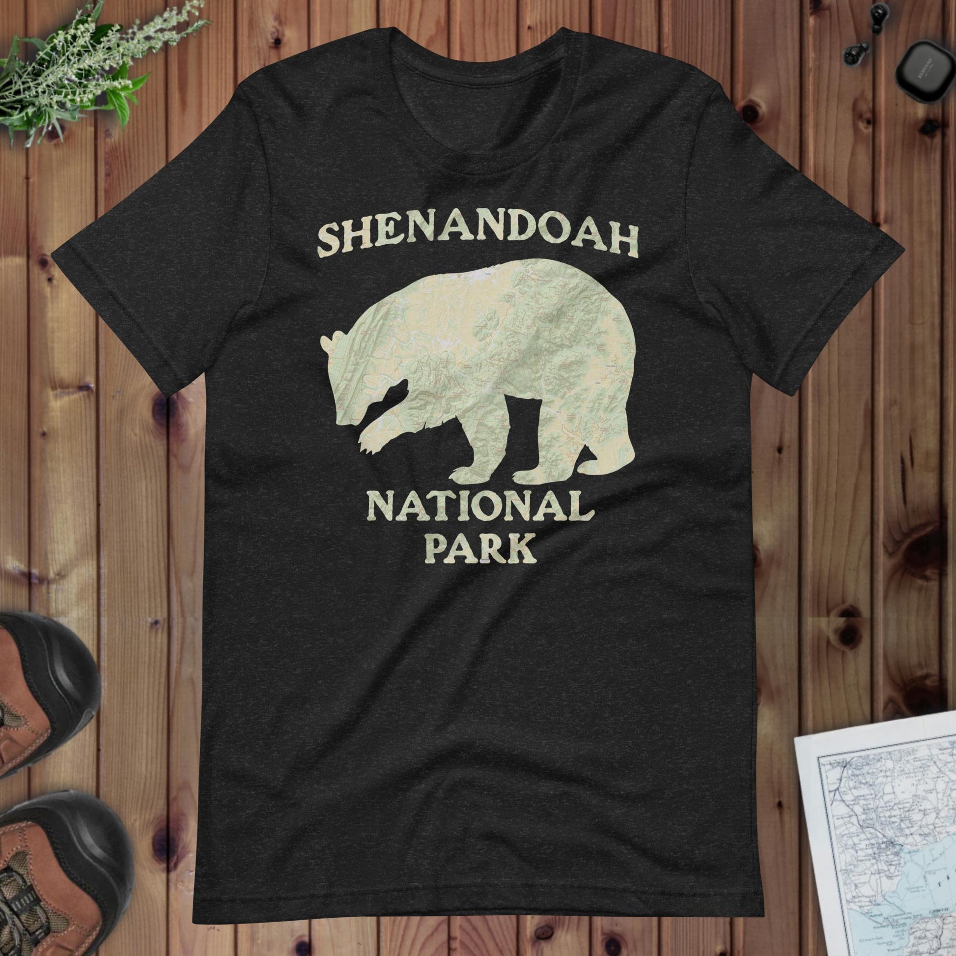 Shenandoah Bear Topo T-shirt T-Shirt Park Service Apparel Black Heather XS